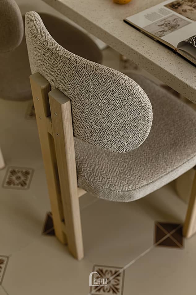 Hoàn thiện thiết kế thi công nội thất phòng khách bếp chung cư Aqua Bay Ecopark - 108m2 phong cách Parisian ghế ăn bọc nỉ thiết ké đẹp mắt