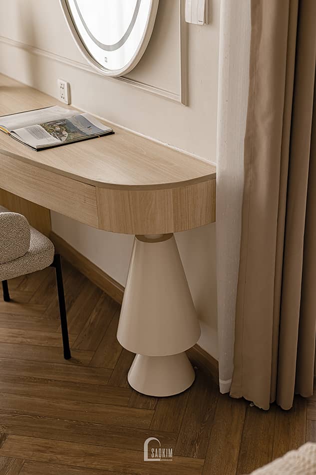 Hoàn thiện thiết kế thi công nội thất phòng ngủ master chung cư Aqua Bay Ecopark - 108m2 phong cách Parisian - bàn trang điểm đeph