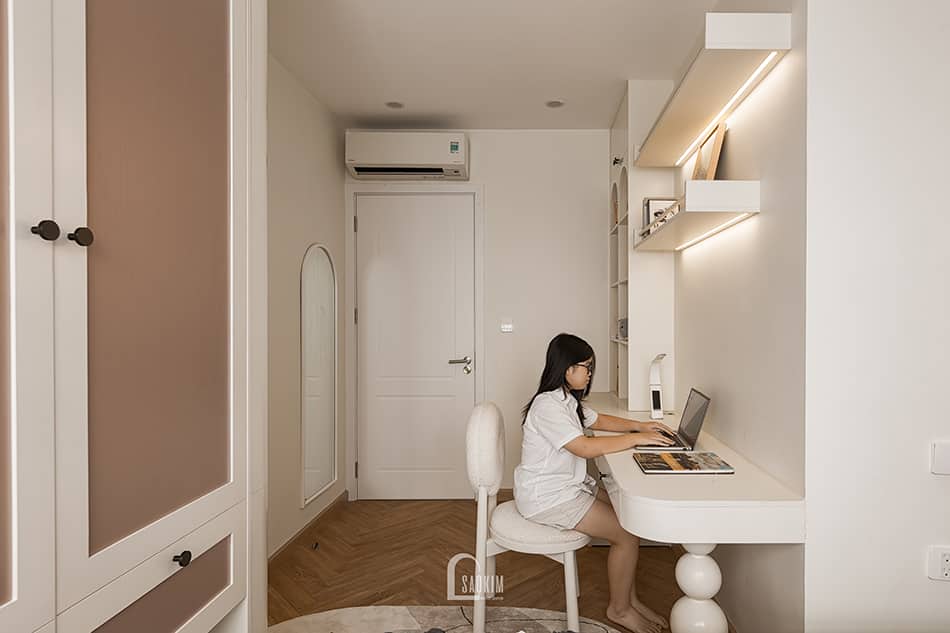 Hoàn thiện thiết kế thi công nội thất phòng ngủ con gái chung cư Aqua Bay Ecopark - phong cách Parisian, góc học tập ấn tượng