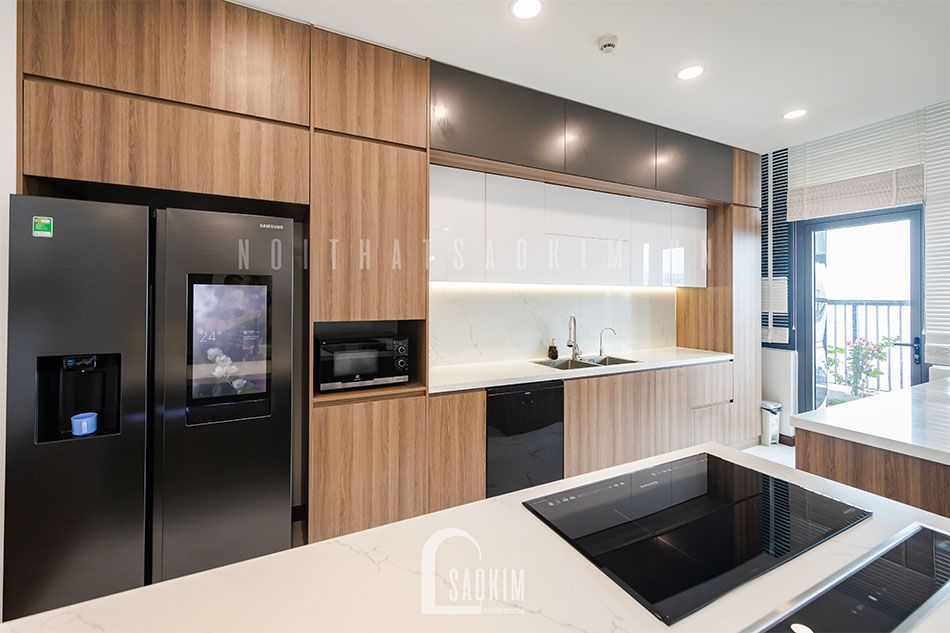 Thi công nội thất phòng bếp căn hộ cao cấp chung cư The Zen Gamuda 157m2 phong cách hiện đại với sự kết hợp tủ bếp màu nâu, trắng và xám