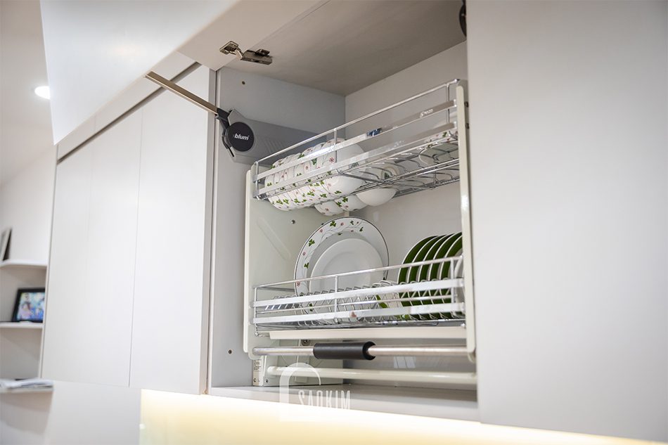 Thiết kế thi công tủ bếp chung cư Iris Garden với phụ kiện thông minh